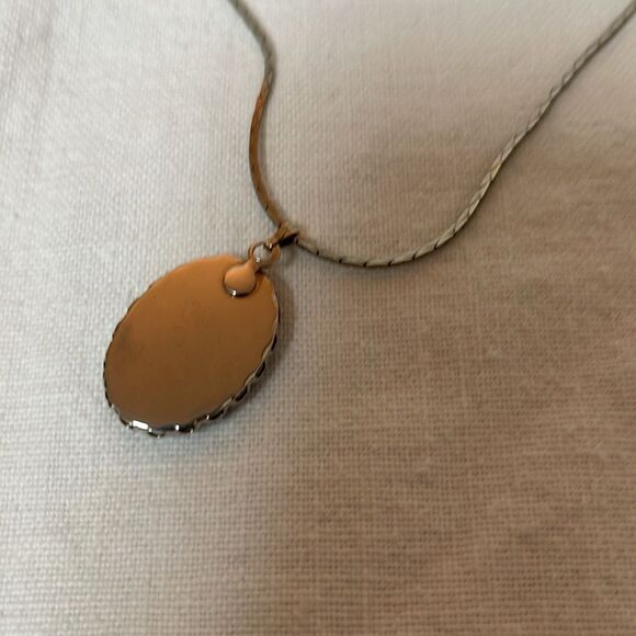 Vintage Elegant Black and. Silver Pendant Necklace - Picture 6 of 9